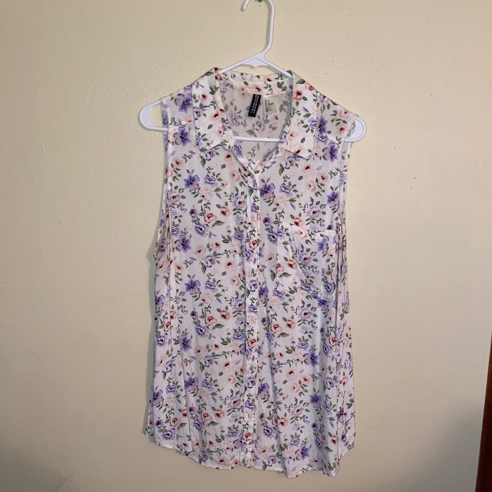 Sleeveless button-up flower top
